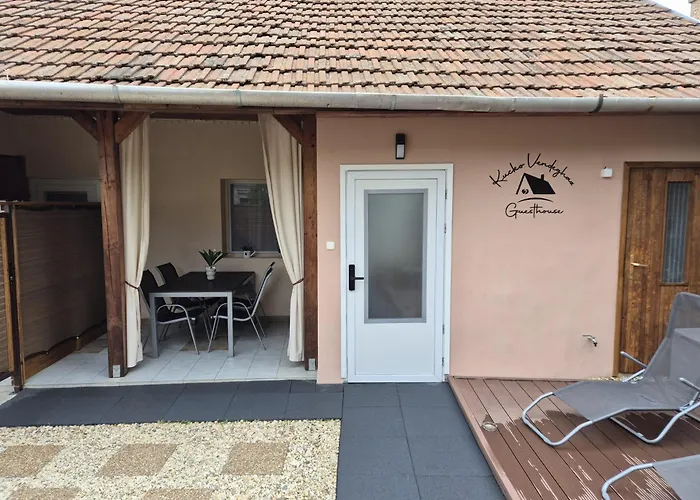 Kucko Vendeghaz * Sarospatak